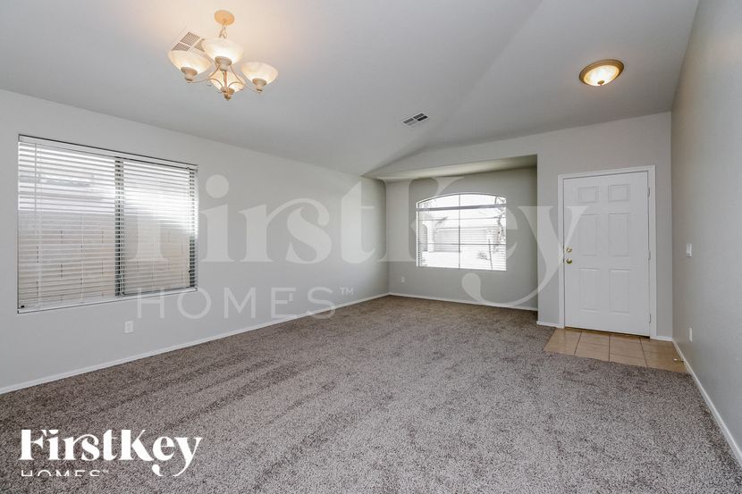 Building Photo - 3849 W South Butte Rd