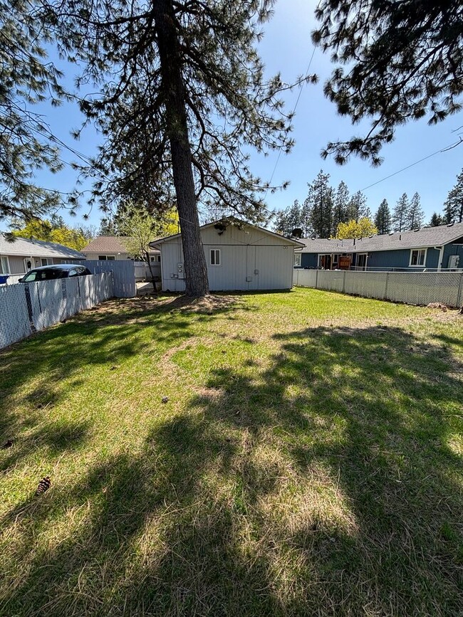Building Photo - 204 W 19th Ave