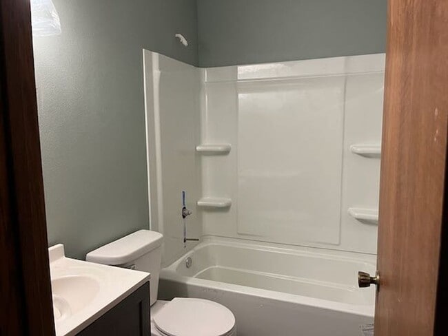 Building Photo - Clean three bedroom one bath duplex with walk out basement looking at trees, across from park