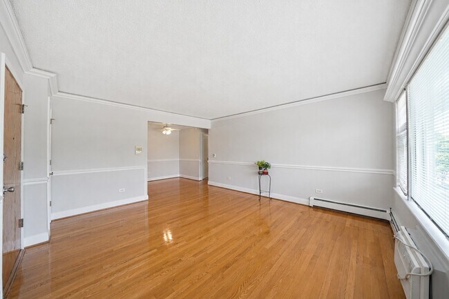 Building Photo - 4940 N Leonard Dr