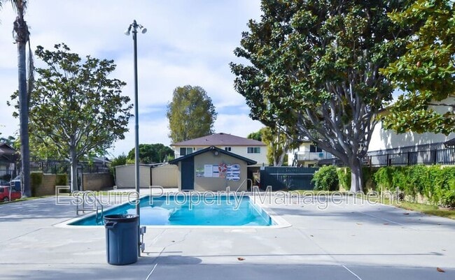 Building Photo - 1131 Carlsbad Pl