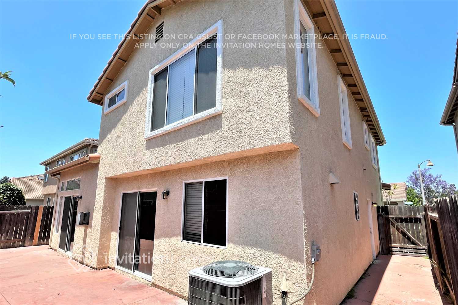 Building Photo - 488 Vista del Sol