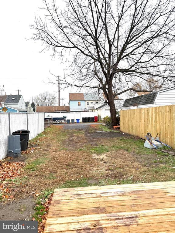 Building Photo - 653 Pine St