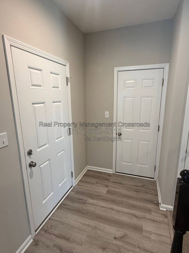 Building Photo - 5509 W Woodhaven Dr