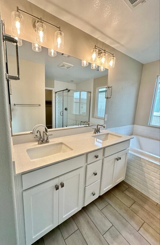 Building Photo - 3953 Painted Lady Ave