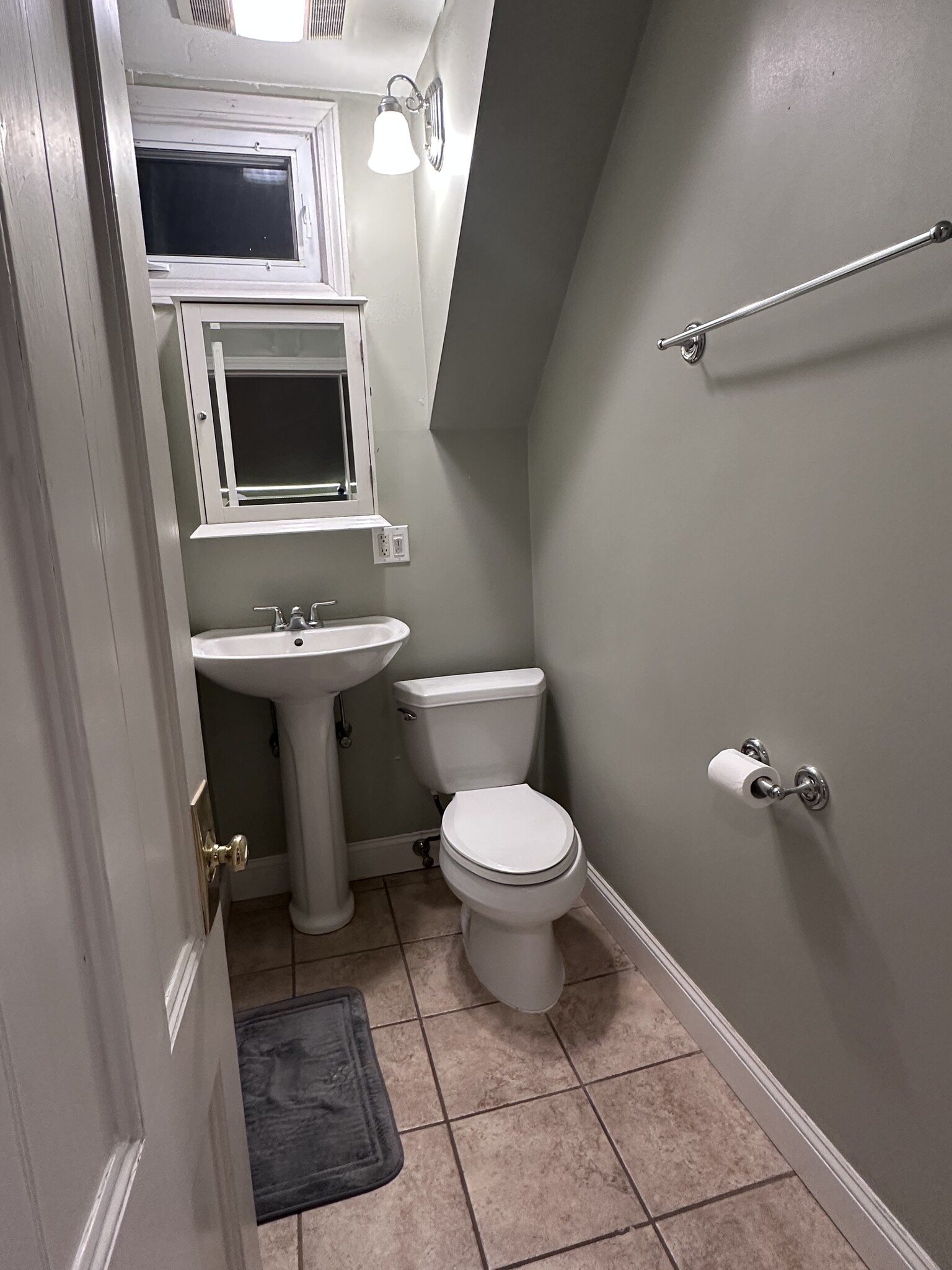 Bathroom 1.1 - 99 Union St