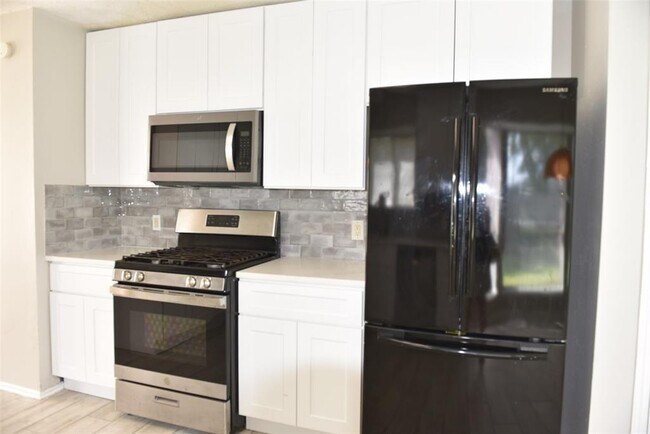 Building Photo - Glenmeadow Drive, Stafford, TX 77477 - 4 BR 2.5 BA single-family home