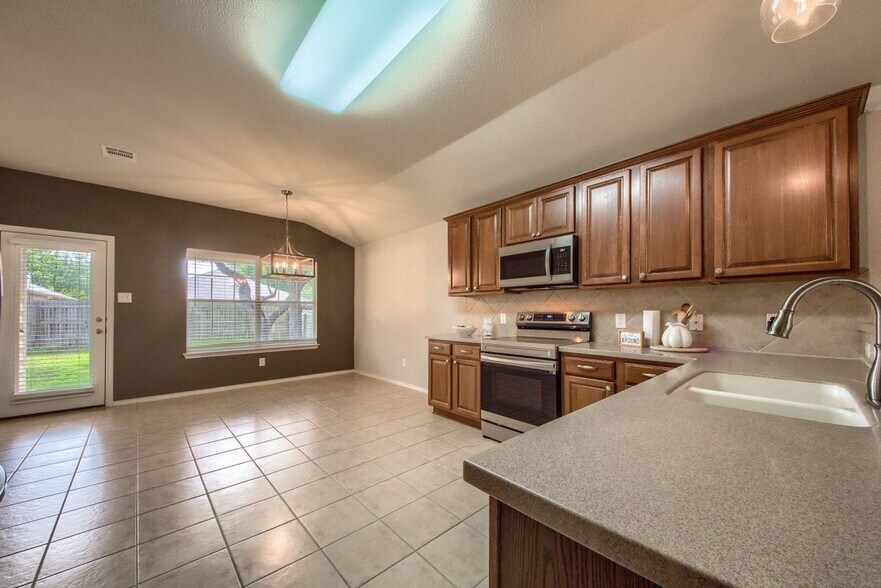 Building Photo - 25614 Texas Ash