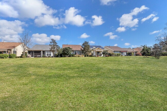 Building Photo - Charming 2-Bedroom, Plus Den Home with 2 Full Bathrooms in Sun City- Must See!