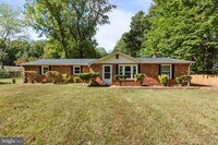 Building Photo - 124 Winding Creek Rd