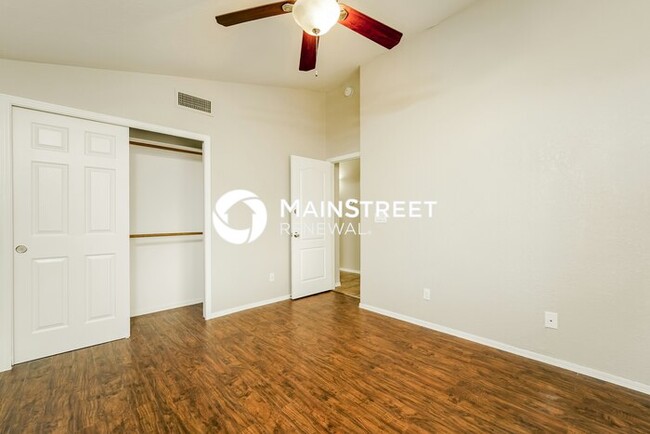 Building Photo - 6730 W Nueva Vista Dr