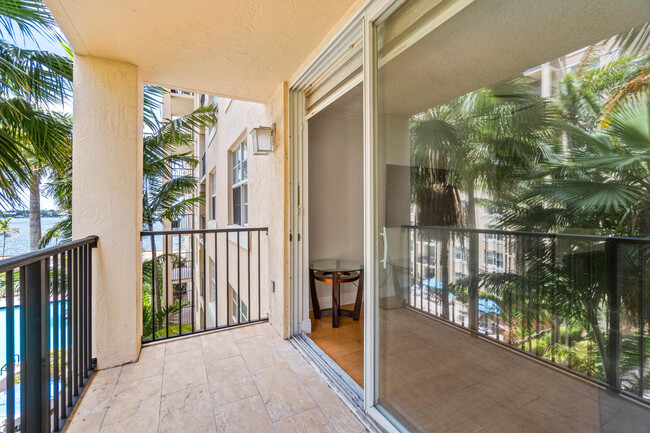 Building Photo - 1801 N Flagler Dr