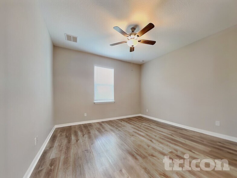 Building Photo - 5227 Little Stream Ln