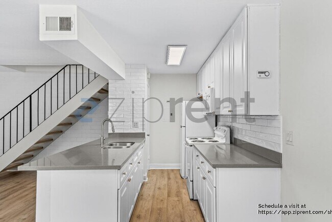 Building Photo - 5730 Allen Ave