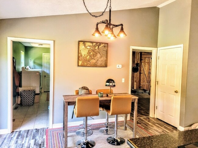 Building Photo - Spacious Countryside House