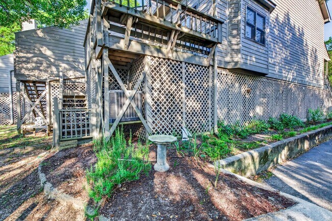 Building Photo - 138 River Breeze Dr