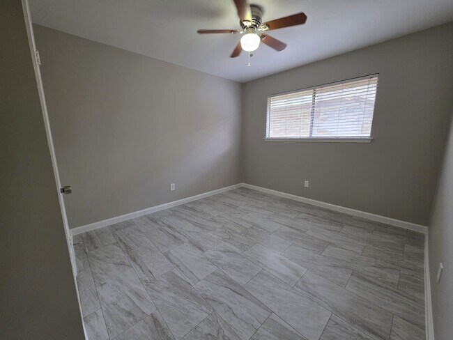 Building Photo - 6607 Pouter Dr