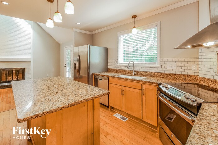 Building Photo - 2417 Quaker Landing Rd