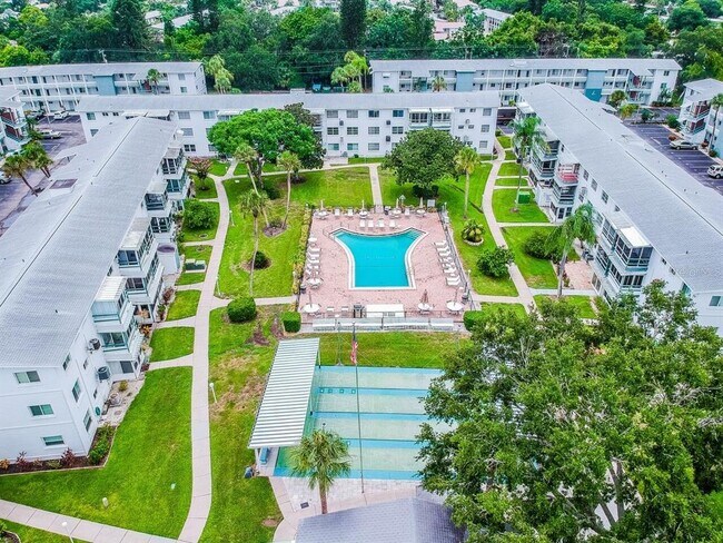 Building Photo - 1810 Sunny Dr