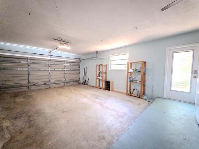 Building Photo - 560 SW 62nd Ave