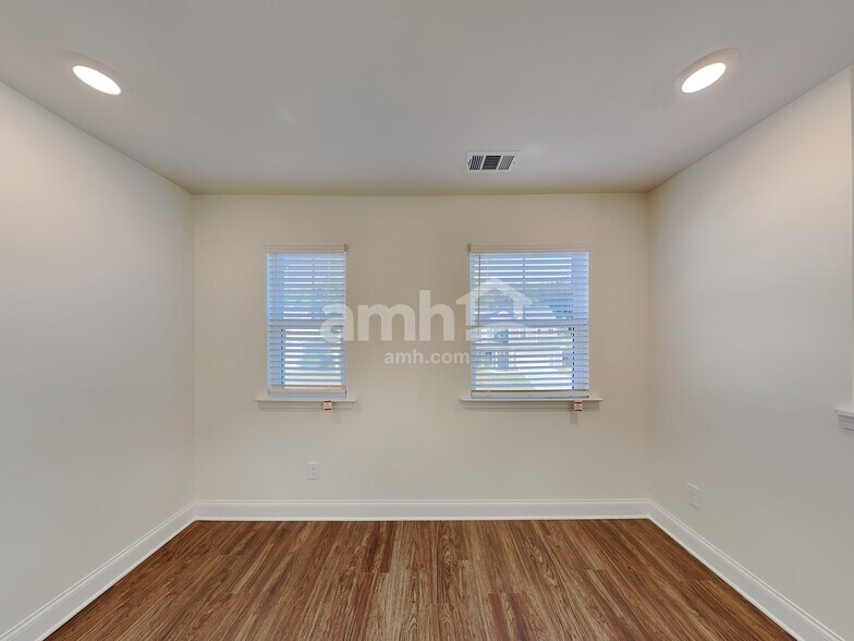 Building Photo - 7062 Creeksong Dr