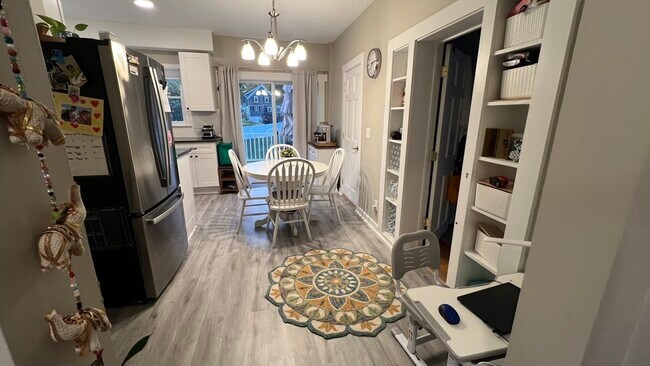 Building Photo - 48 Bartley St