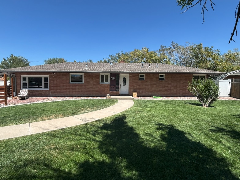 Primary Photo - 240 Mesa Ave