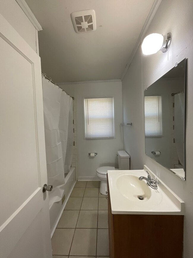 Building Photo - ****Rent Special***** 50% off the first rent charge payment. Ask for details!