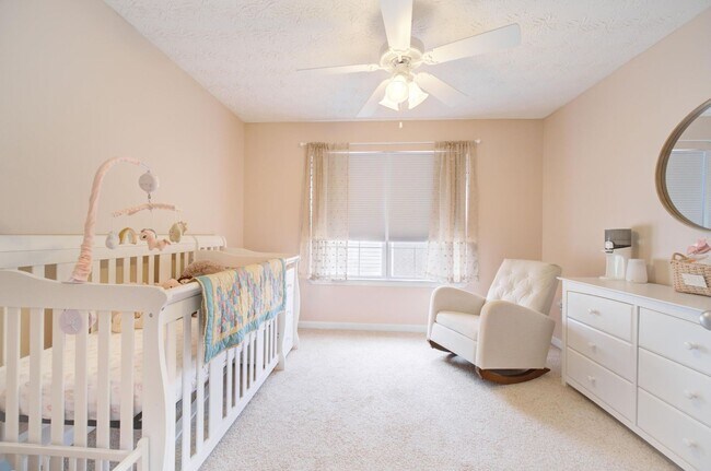 Building Photo - 3 Bedroom with a Fabulous Florida Room in Crestview!