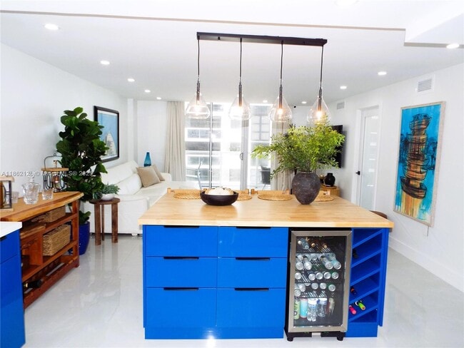 Building Photo - 5701 Collins Ave