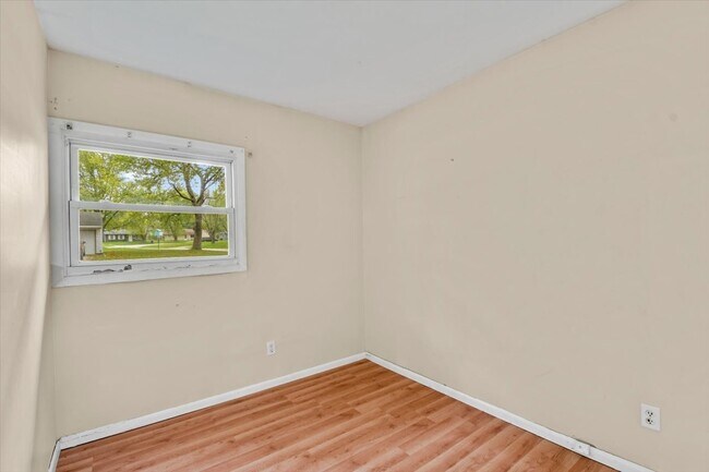 Building Photo - 2425 E Elm St
