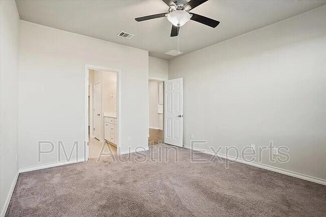 Building Photo - 405 Coba St