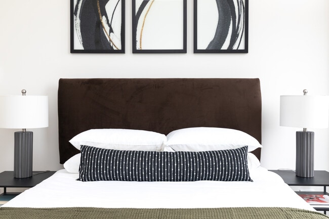 Building Photo - 1775 N Clybourn Ave