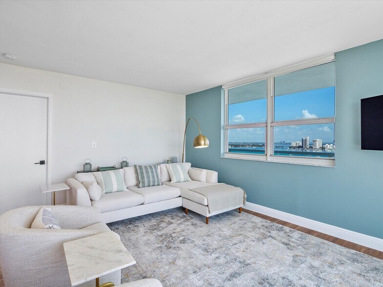 Building Photo - 650 West Ave