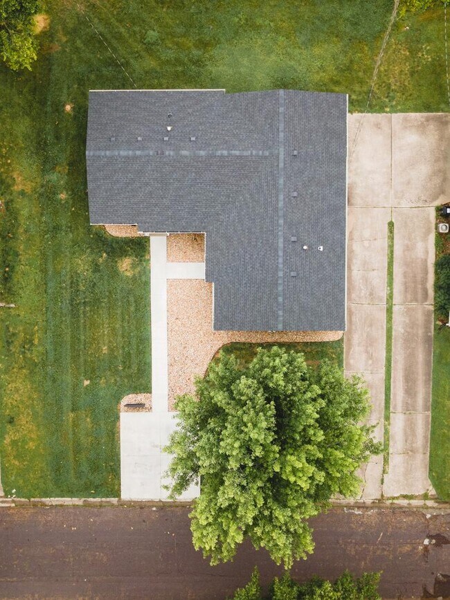 Building Photo - 2510 Braemore Rd