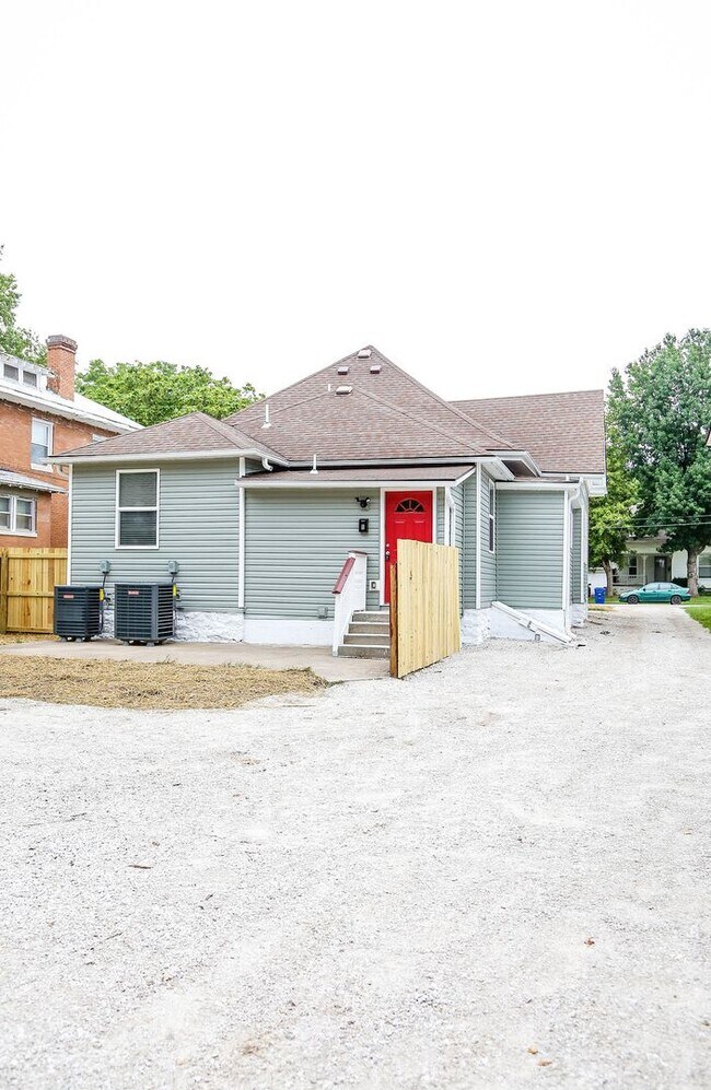 Building Photo - 459 S Main Ave