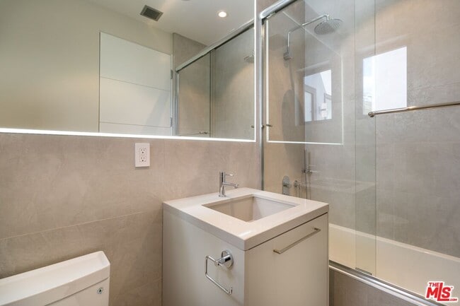 Building Photo - 159 S Bowling Green Way