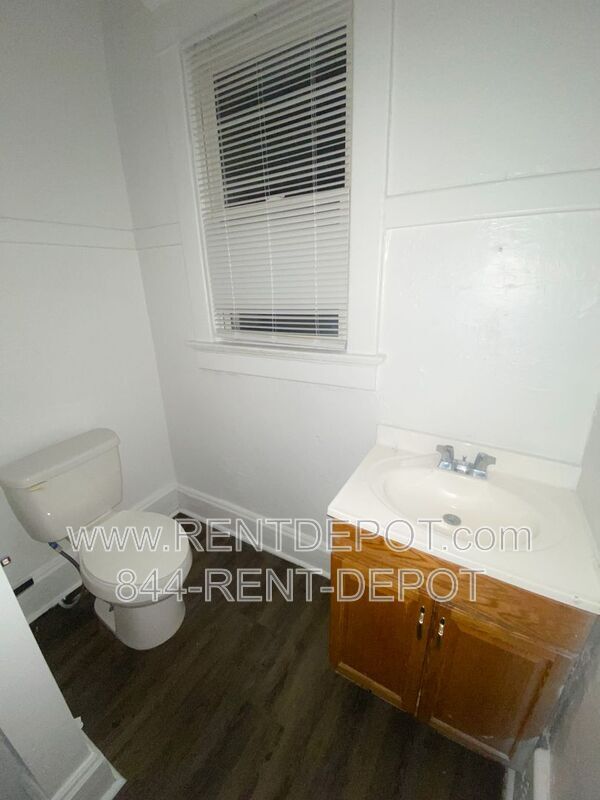 Building Photo - 816-818 W. Iowa St.