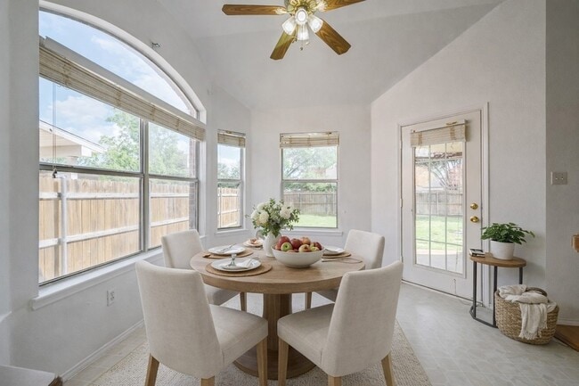 Building Photo - 304 Mimosa Dr