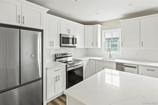 Building Photo - 269 Bayville Ave