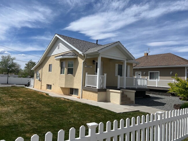 Building Photo - Home with Many Qualities! Commercial or residential