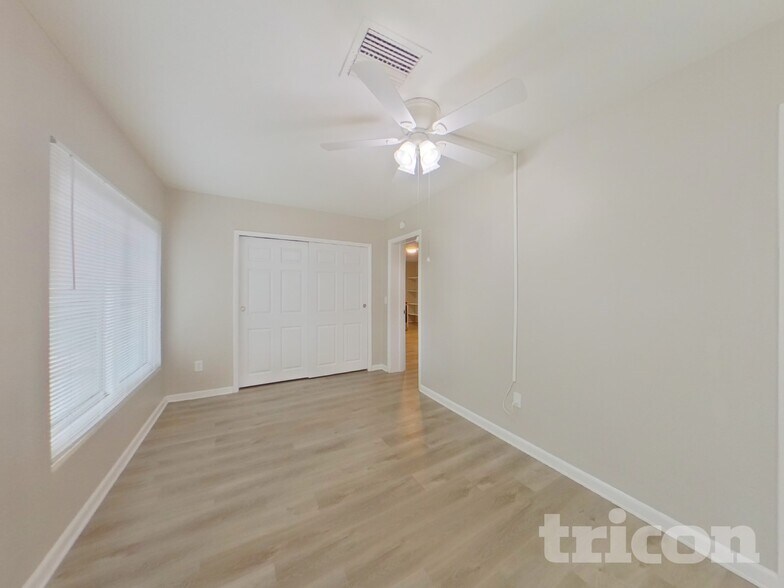 Building Photo - 2020 Magnolia Dr