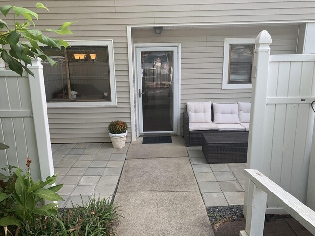 Building Photo - 7314 Sandy Creek Dr