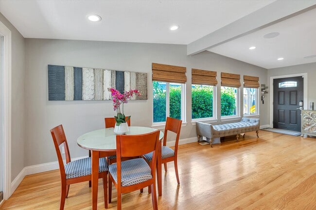 Building Photo - Gorgeous Vibrant Home In Santa Clara