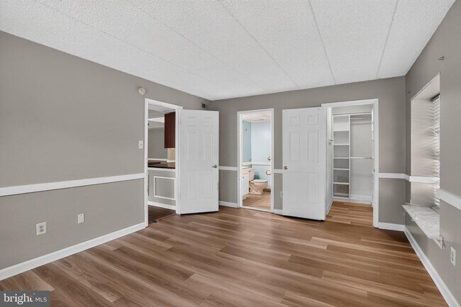 Building Photo - 702 Deer Run