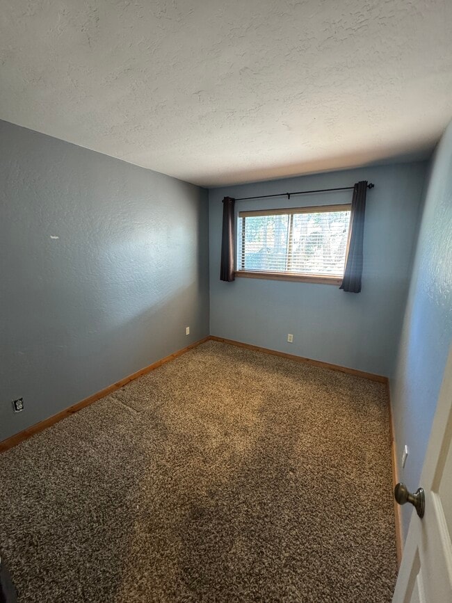 Building Photo - 495 Tramway Dr