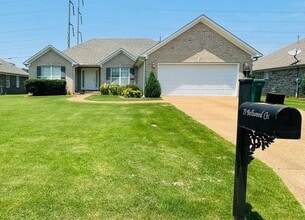 Building Photo - 3 BED 2 BATH