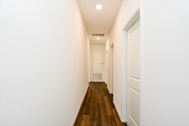 Building Photo - 14499 Cedar Ledge Ln