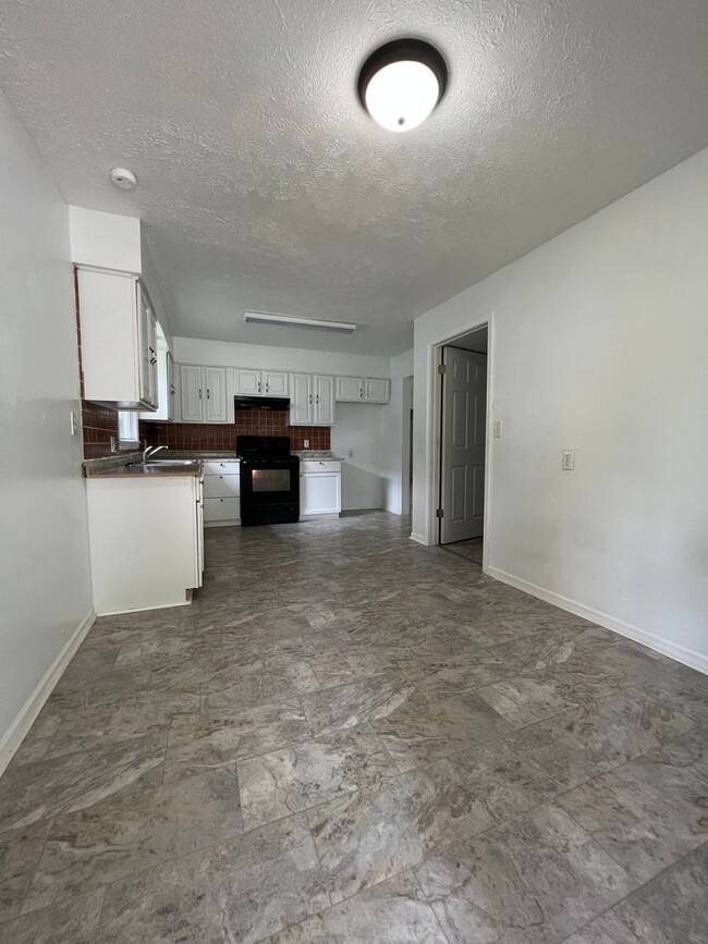 Building Photo - Completley Remodeled 4 Bedroom home availa...