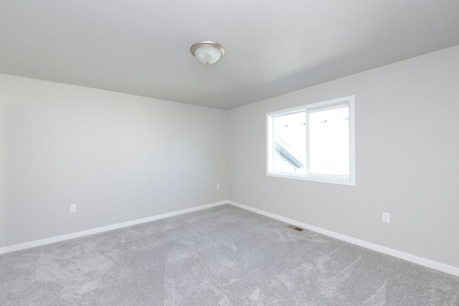 Building Photo - 1223 Jill Dr W